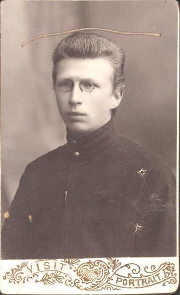 Файл:Чернышев Валериан Андреевич (1893).jpg