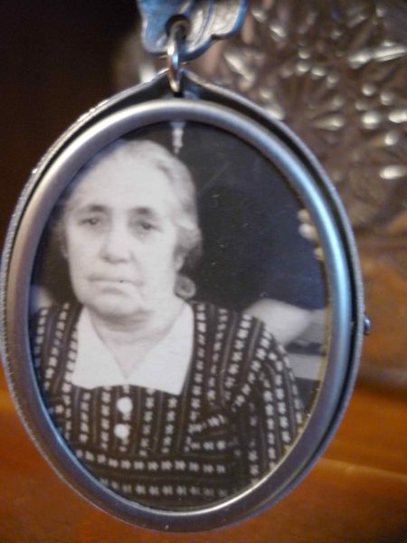 Файл:Бабушка Анна Петровна Ишханова Тангиева 1889-1980.JPG