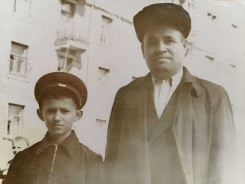 Файл:Султанов МС с сыном Александром.jpg