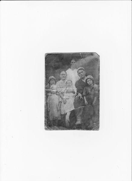 Файл:Морозов Семен Федорович с семьёй 1938 год.jpg