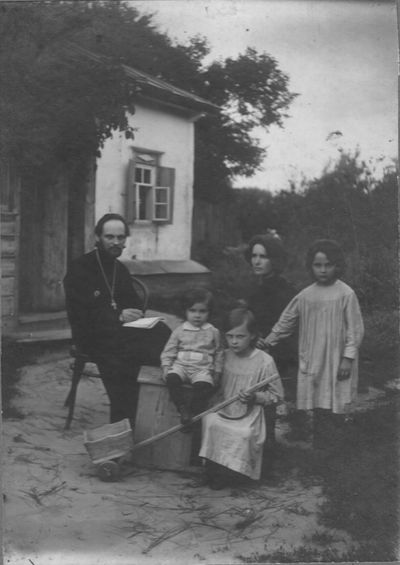 К.А.Смирнов, Н.Н.Грот и дети-1923.jpg