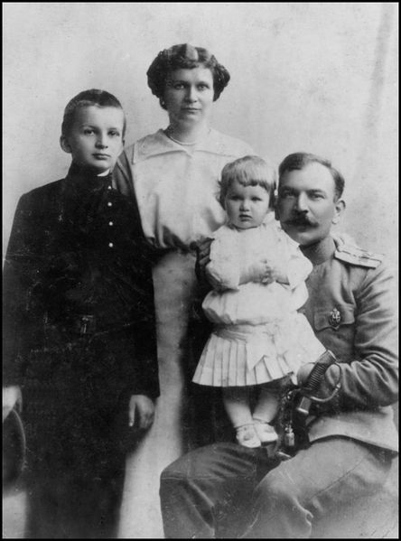 Файл:Франс Садовский с родителями.jpg