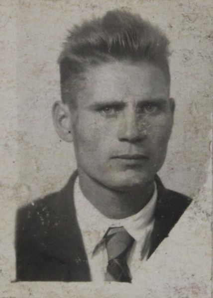 Файл:Паринский ЯС-пропуск-3фото(1912).JPG