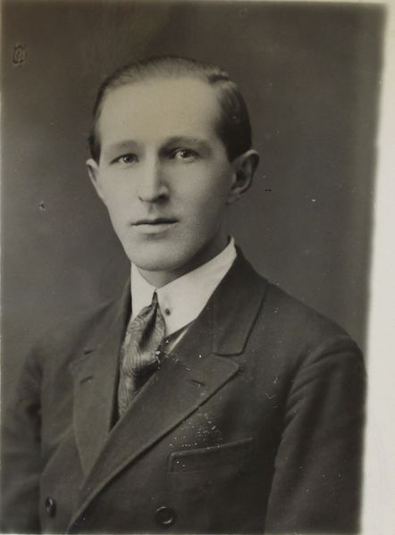 Файл:Елисеев Михаил Александрович (1899).JPG