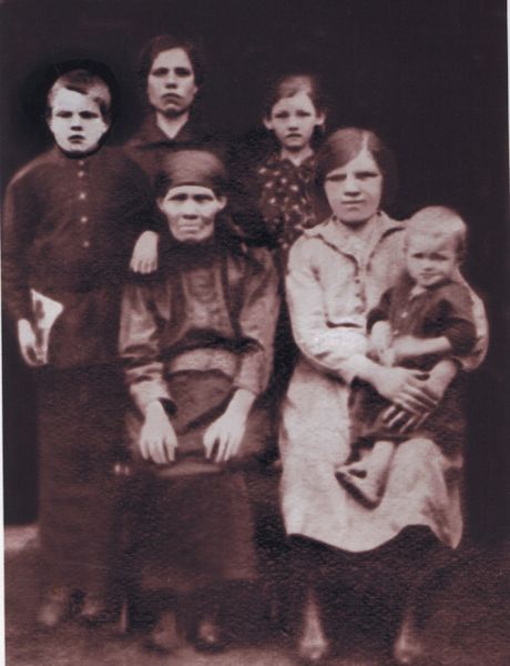 Файл:Казанцев Иван Киприянович (семья жена Ефросинья Павлиновна) tn.jpg