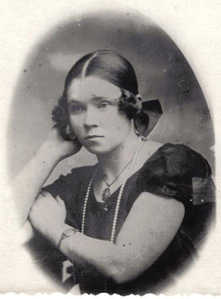 Файл:16 Анна в молодости.jpg