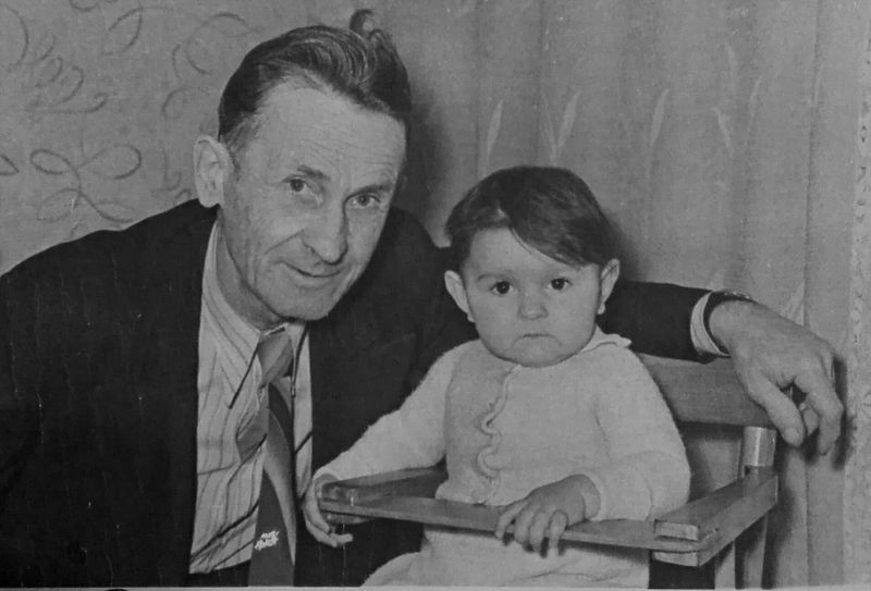 Файл:Мы с дедушкой.jpg