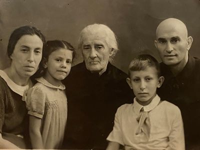 Семья М. Красавина и В.Лисянской.jpg
