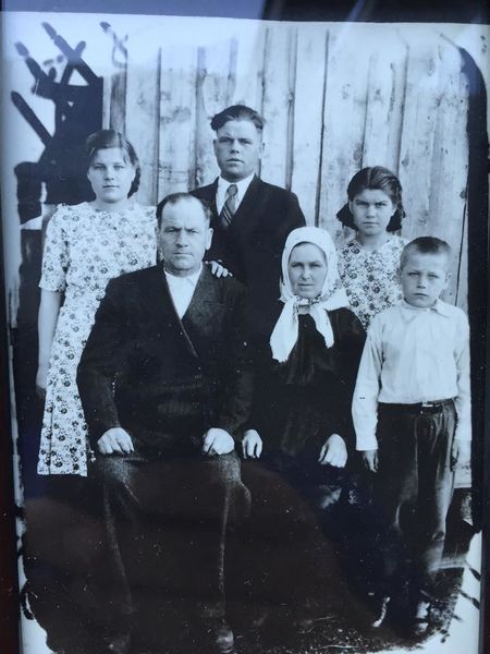 Файл:Томск 1955 г На память дорогой дочери и сестре Помни не забывай.jpg