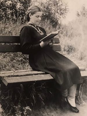 Карху Зинаида Михайловна (1926).jpg