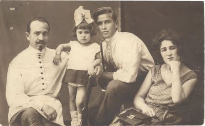 Бабушка и дед ~1929.JPG