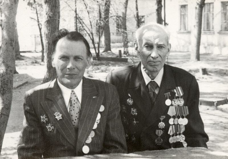 Файл:Любин-деды в День Победы.jpg