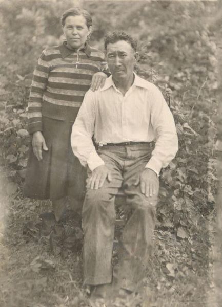 Файл:Сапаров Дорджи-Горя с женой.jpg