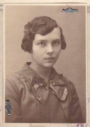 Эльза Грюнверк. Фото из эст.паспорта 1927 г..jpg