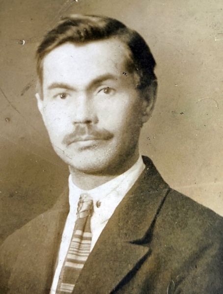 Файл:Жихарь Александр Григорьевич (1890).jpg