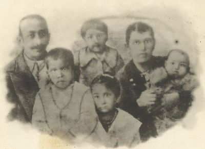 Кавунжиди АЕ с семьёй (1).jpg