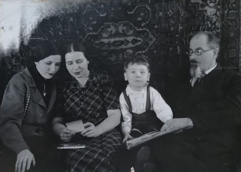 Файл:Grandfather Father.jpg