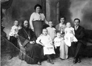 Щеглов Иван Дмитриевич с семьей 1915 год .JPG