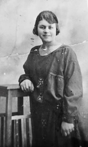 Гюттингер Леонтина Рихардовна (1923).jpg