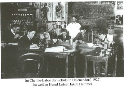 S62-im-chemie-labor.jpg