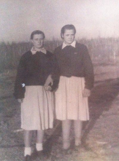 Таничева (Гейдт) Ангелина (Анкеля) Сигизмундовна (1939) на фото слева.jpg