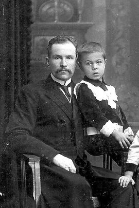 Вдовин Дмитрий с ребенком.jpg